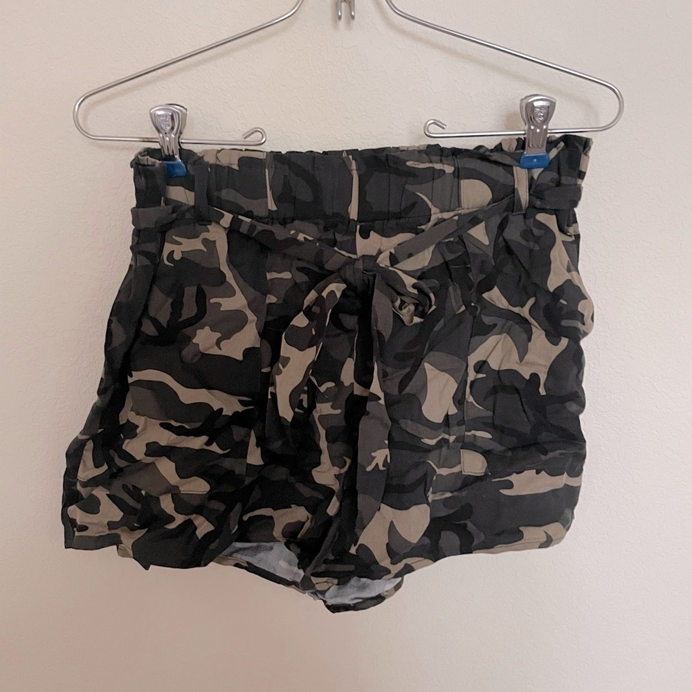 Women’s Shinestar Camo Shorts